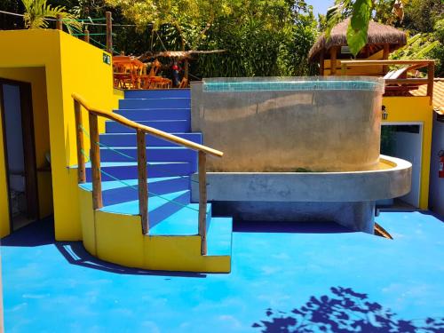 eine Rutsche im Wasser in einem Wasserpark in der Unterkunft Odoya Morro de São Paulo in Morro de São Paulo