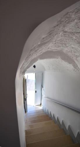 a hallway with a stairway leading to a door at Una Biancasa in Carovigno