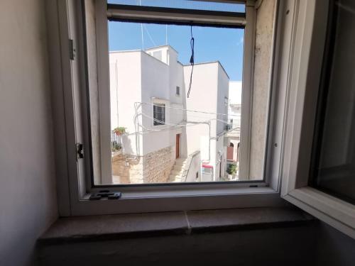 an open window with a view of buildings at Una Biancasa in Carovigno