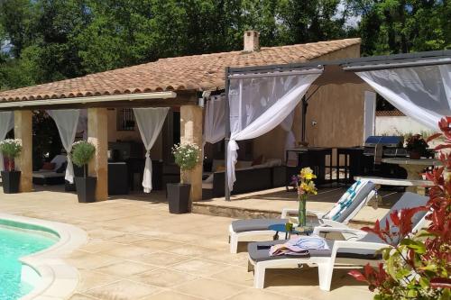Πισίνα στο ή κοντά στο Gorges du Verdon : Guest house avec piscine