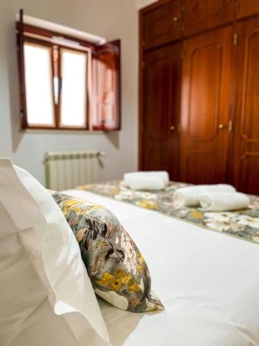 a pillow sitting on a bed in a bedroom at Sitio Terra do Loureiro in Porto de Mós
