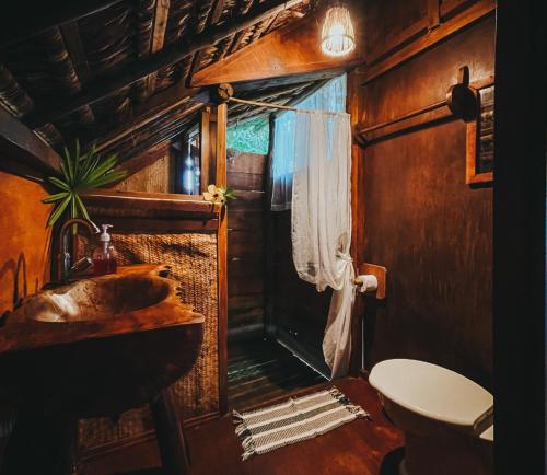 a bathroom with a sink and a toilet at Art Jungle Eco Lodge in Itacaré