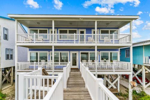 Gallery image of Heavenly Sunshine in Holden Beach