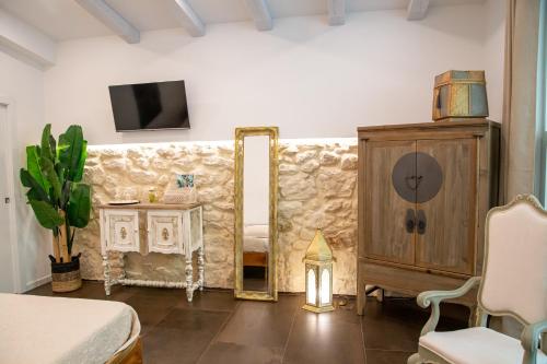 a room with a mirror and a dresser and a bed at Amelia Apts & Rooms in Alghero