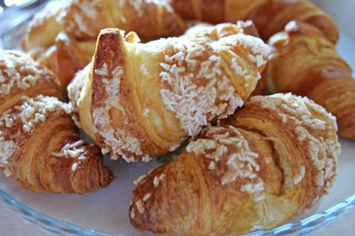 a glass plate of pastries with powdered sugar on them at Delcorto Suites in Montepulciano