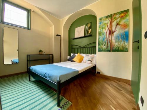 a bedroom with a bed and a painting on the wall at Urban Oasis in the Heart of Turin in Turin