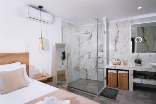 Aphrodite Luxury Accommodation tesisinde bir banyo