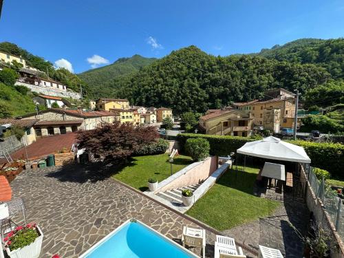 a villa with a swimming pool in a town with mountains at dream house in Stazzema