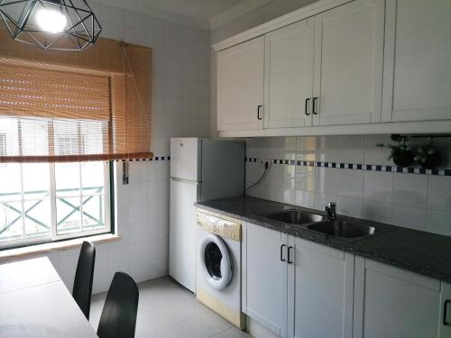 Η κουζίνα ή μικρή κουζίνα στο Cocoon Guest House Vendas Novas