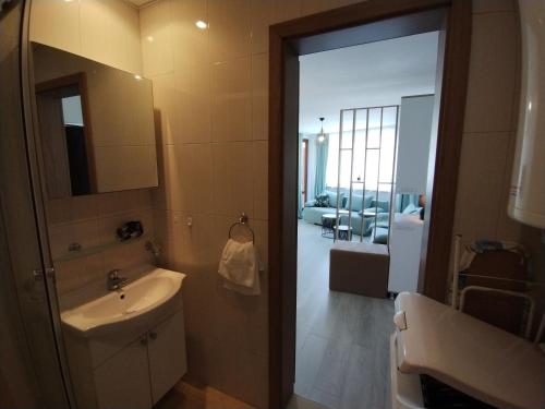 a bathroom with a sink and a mirror at Apartament Sea Fort Club Grand Resort Fort Noks Sveti Vlas-Bastet BS in Elenite