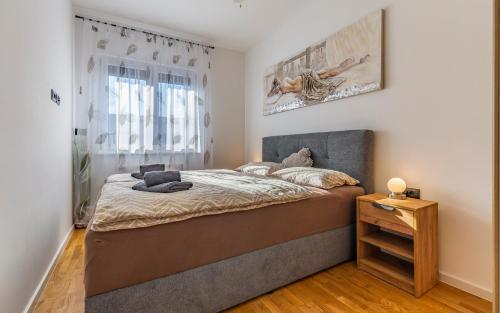 Jelena Apt.