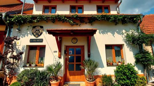 Penzion U TŘÍ RŮŽÍ - Adults Only