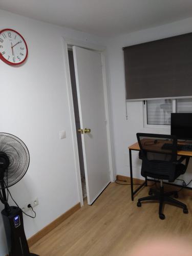 Televízia a/alebo spoločenská miestnosť v ubytovaní Room as a Service - El Mejor en el Centro de Malaga