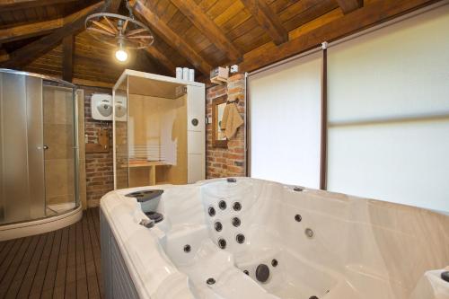 a large white bath tub in a bathroom at Turopoljsko imanje GUSTELNICA in Gustelnica