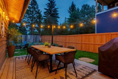 Modern Cabin with Beach Access and Fire Pit by FantasticStay