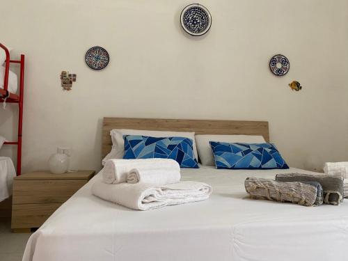 Postel nebo postele na pokoji v ubytování GH Al Fortino Bilocale con Giardino
