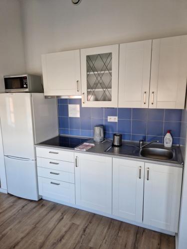 Kuchnia lub aneks kuchenny w obiekcie Apartamenty „Lofty w piecowni”