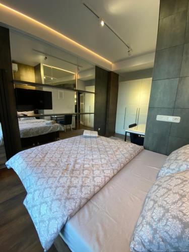 Ένα ή περισσότερα κρεβάτια σε δωμάτιο στο RentNow Ultracentral Lux Apartment