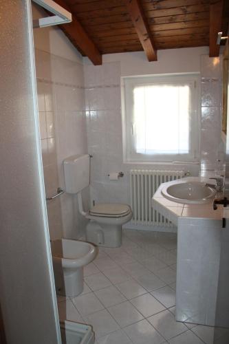 Kylpyhuone majoituspaikassa Veranda Beach Apartment