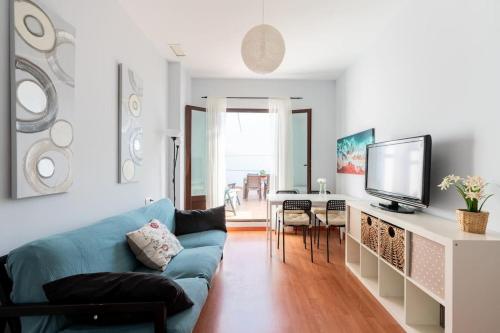 Μια τηλεόραση ή/και κέντρο ψυχαγωγίας στο Cómodo apartamento en Almonte
