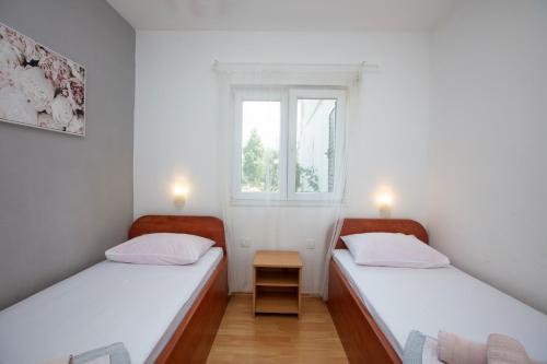 Apartments by the sea Rogoznica - 10268