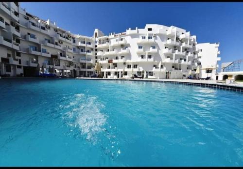 The swimming pool at or close to Studio Apartment