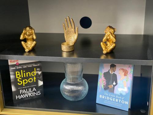 Perpustakaan di apartmen