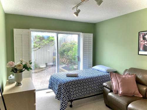 Back yard room in West Vancouver