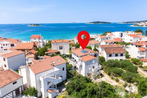 Apartments by the sea Rogoznica - 4313