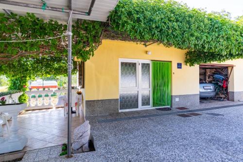 Apartments with a parking space Baska, Krk - 20125