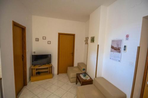 Apartments with a parking space Losinj, Losinj - 20594