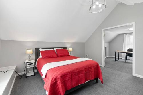 a bedroom with a large bed with red pillows at Stylish, Relaxing & Comfy 3 BDR Home in Bristol