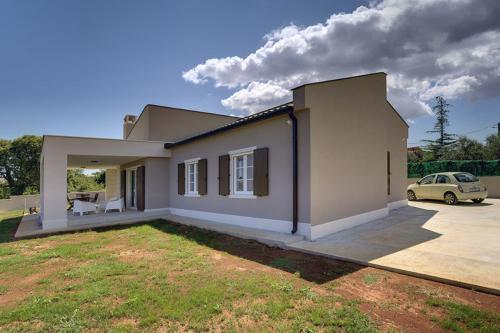 Afbeelding uit fotogalerij van Luxurious Holiday Home with Pool in Kavran in Kavran