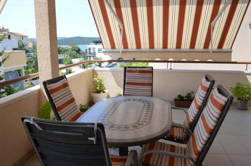 En balkon eller terrasse på Apartment Švrćo