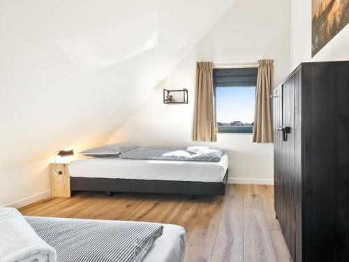Postel nebo postele na pokoji v ubytování Landal Waterpark De Alde Feanen