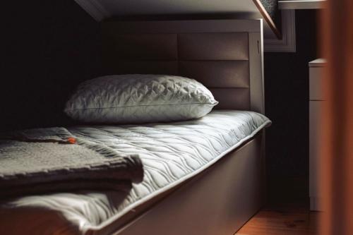 Dzama Guest House tesisinde bir odada yatak veya yataklar