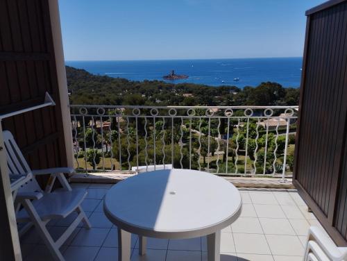 Studio 5 people with beautiful sea view