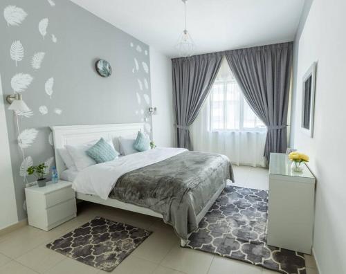 Ένα ή περισσότερα κρεβάτια σε δωμάτιο στο Super 2 Bedroom Sea Front (City View)