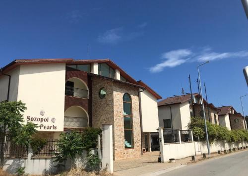 a building on the side of a street at Апартхотел Созополски перли in Sozopol