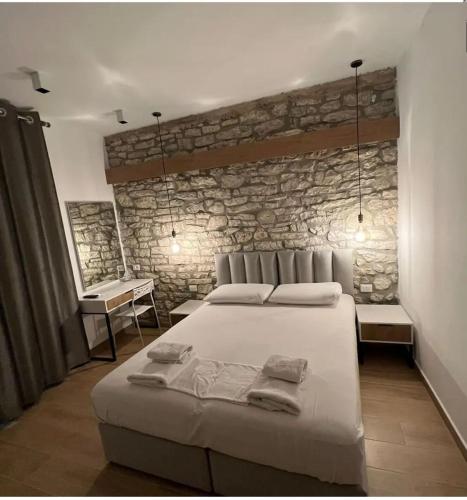 Gallery image of COMFORT GUEST ROOMS Vila HM in Sarandë