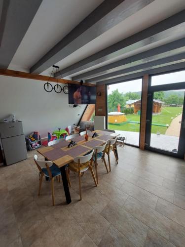 a large dining room with a large table and chairs at Cabana A-frame Nis in Coţofăneşti