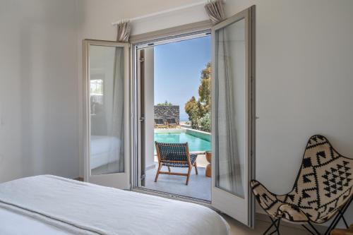 a bedroom with a bed and a view of a pool at Casa di terra in Mesaria