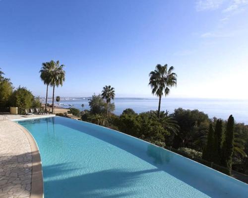 Appartement vue mer piscine à débordement