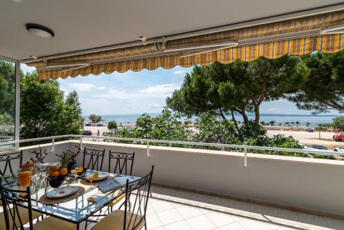 Apartment next to the beach