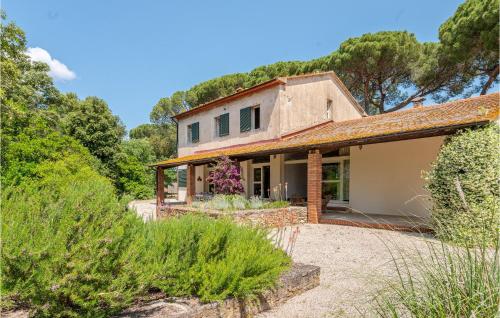 Amazing Home In Follonica With Wifi And 6 Bedrooms