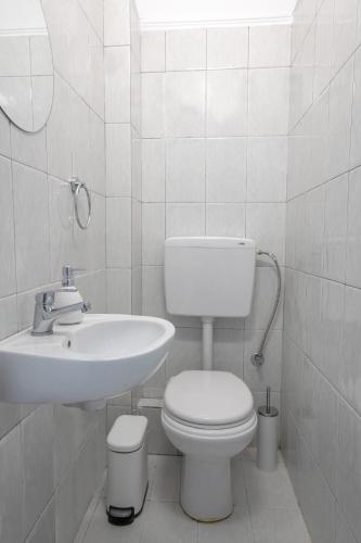 Gallery image of N&J Apartment 1 by Booking Kottas in Pefkohori