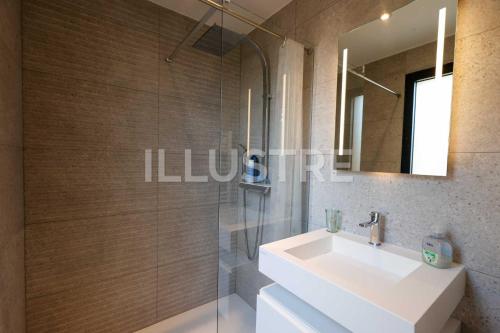 a bathroom with a sink and a glass shower at Villa Vue Mer, Piscine & Plage à 6Min in Cagnes-sur-Mer