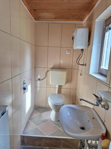 A bathroom at Apartment Tonica