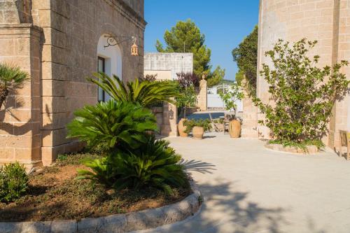a courtyard with plants in front of a building at Villa Romasi in Leuca