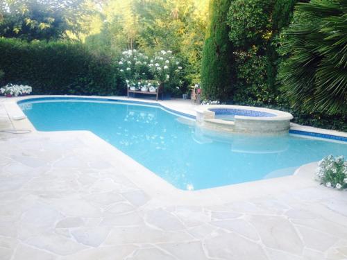 Villa contemporaine avec piscine